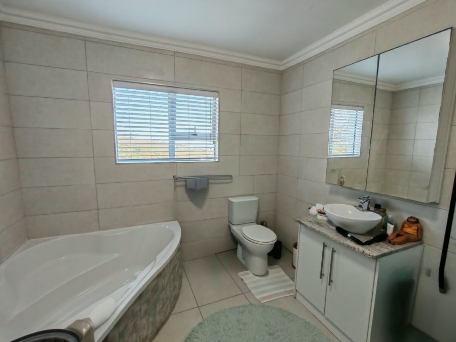 4 Bedroom Property for Sale in Herolds Bay Western Cape